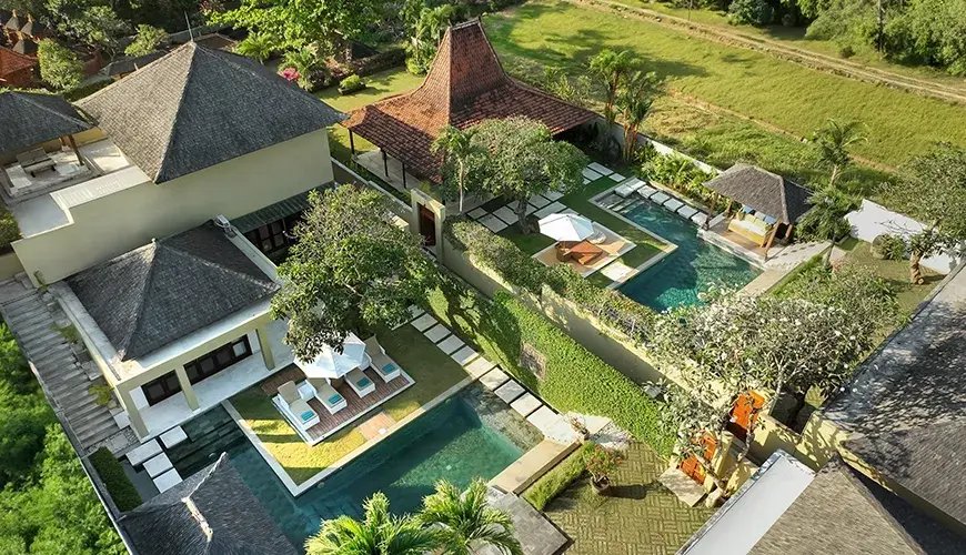 Villa Camini - kolam utama & tampak luar